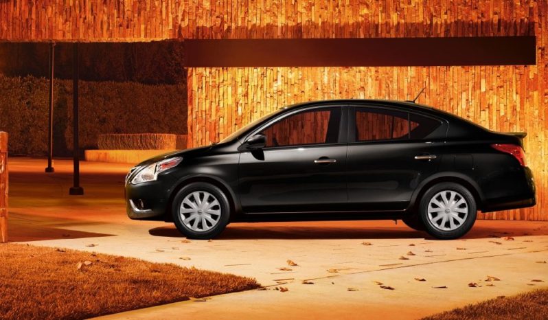 Nissan Versa full