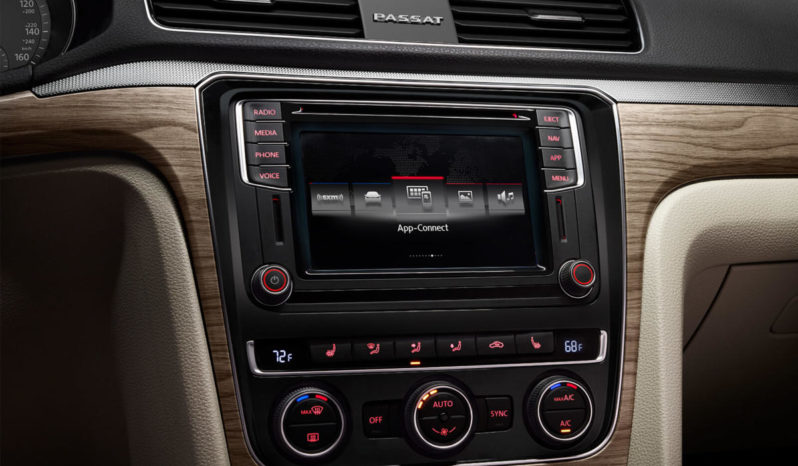 Volkswagen Passat full