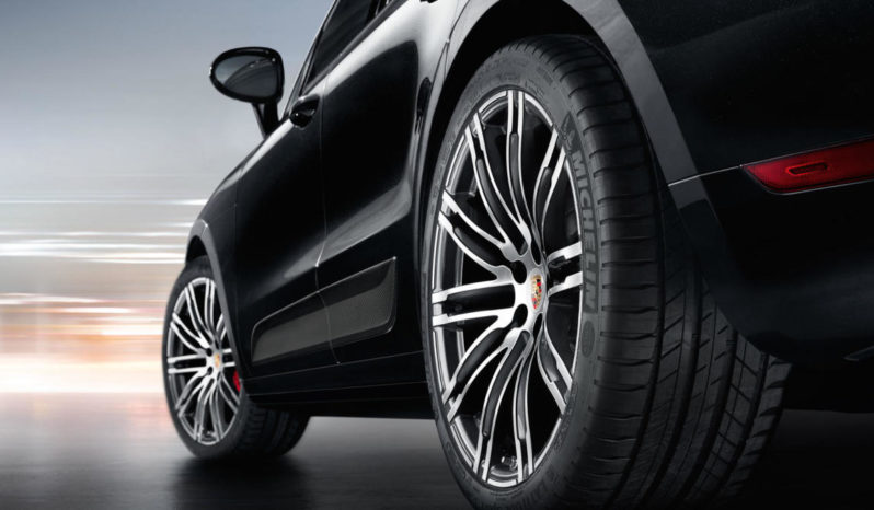 Porsche Macan Turbo full