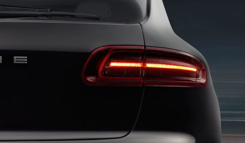Porsche Macan Turbo full