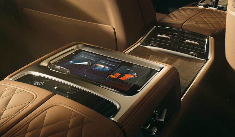 BMW 750i xDrive full