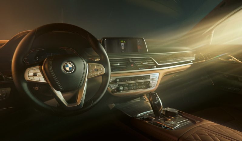BMW 750i xDrive full